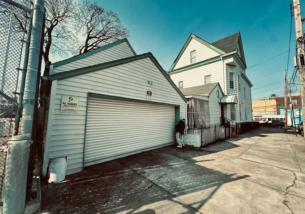 376 Bronx Park 3
